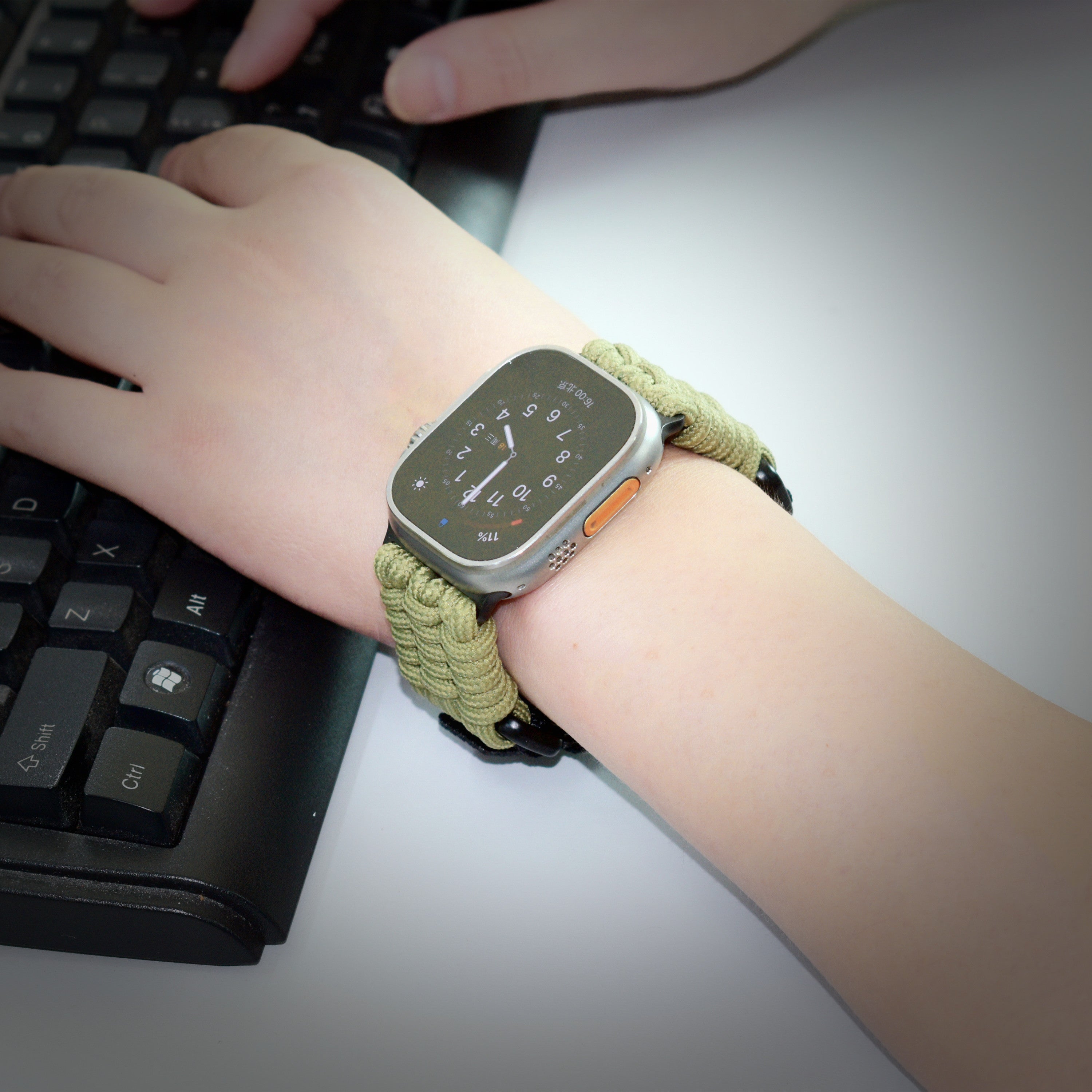 Bracelet tissé en nylon TrailGuard Outdoor Deluxe pour Apple Watch