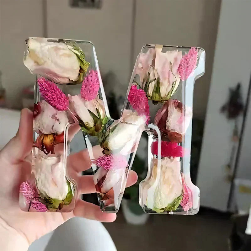 Lampada Alfabeto con Fiori Secchi Illuminazione Notturna per Decorazione Casa Idea Regalo