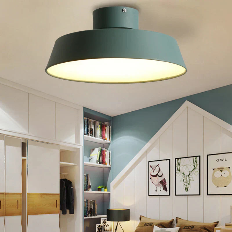Plafonnier LED rond fin nordique Nordia pour espaces de vie