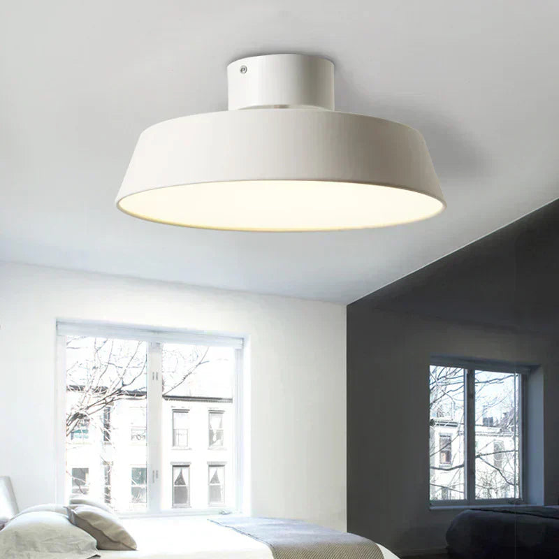 Plafonnier LED rond fin nordique Nordia pour espaces de vie