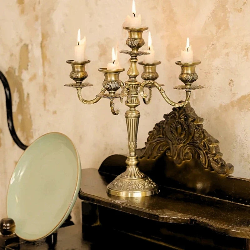 GildedNocturne Elegancki świecznik kandelabr do kominka Ponadczasowy uchwyt na świece