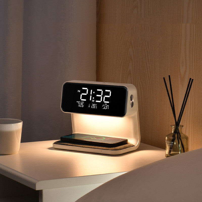 Sveglia compatta ed elegante per il comodino con luce LED e ricarica wireless