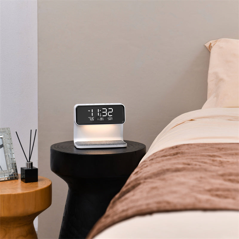 Sveglia compatta ed elegante per il comodino con luce LED e ricarica wireless
