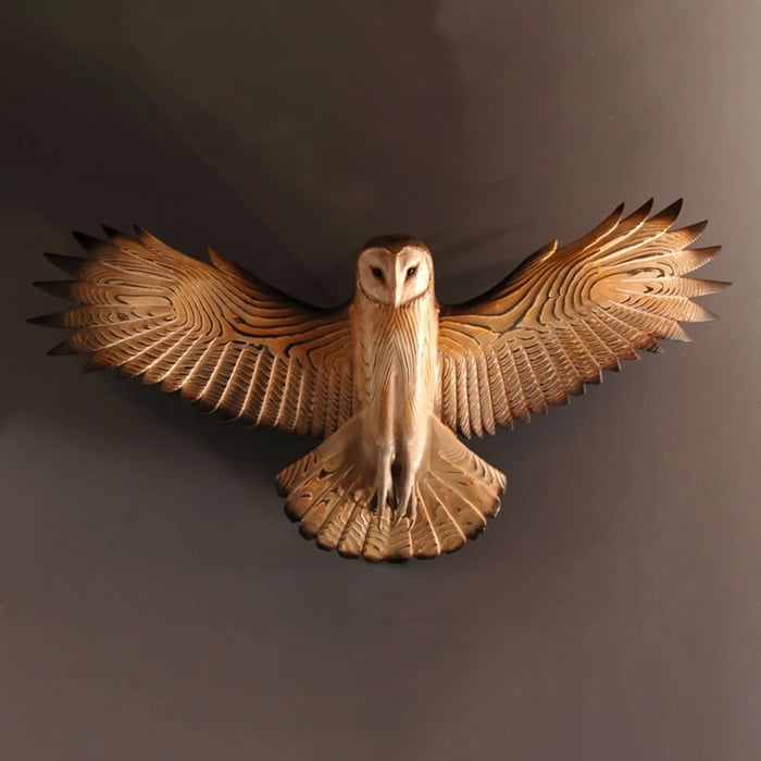 Majestätische Eulen-Holzwanddekoration – handgefertigte Wandskulptur in warmem Naturfinish