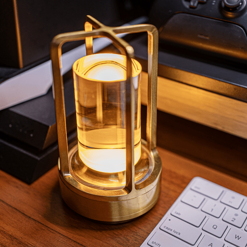 Aurora Kristalllaterne mit Glasdiffusor und sonniger LED