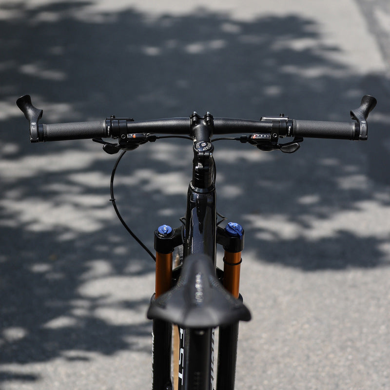 Coppia di impugnature ergonomiche per bici per un allineamento naturale della mano