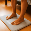Budík RiseStep Floor Rug vyžaduje krok k ztišení pro hluboké spáče