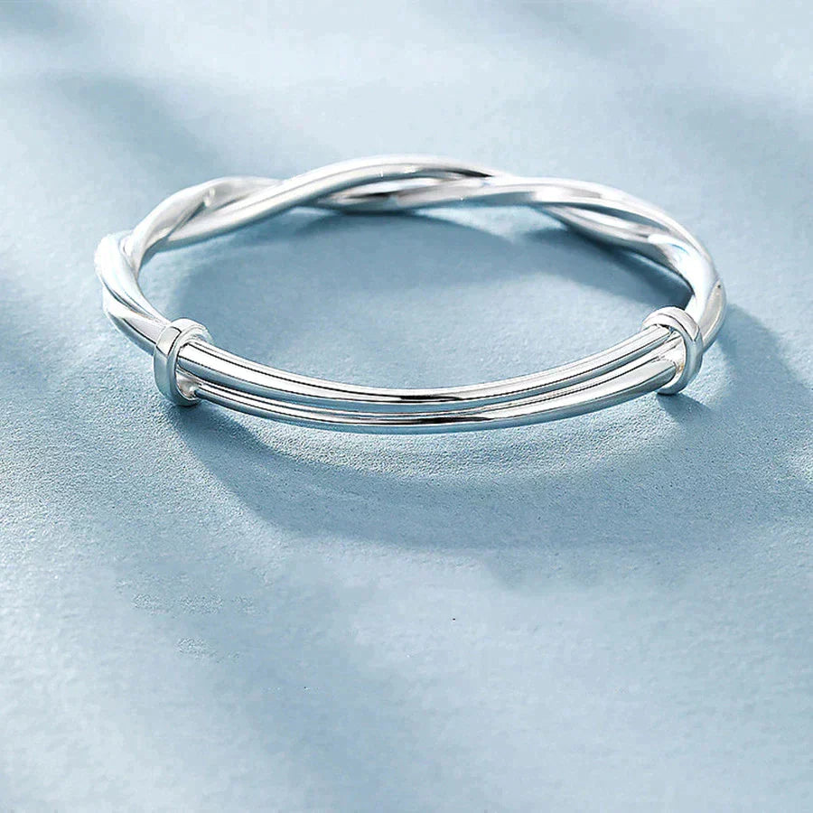 Silberarmband mit eleganten Drehungen für den täglichen Gebrauch und Stil