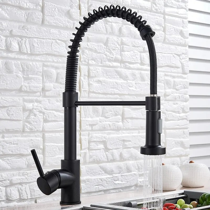 Rubinetto NexaFlow nero opaco per cucina con rotazione a 360 gradi