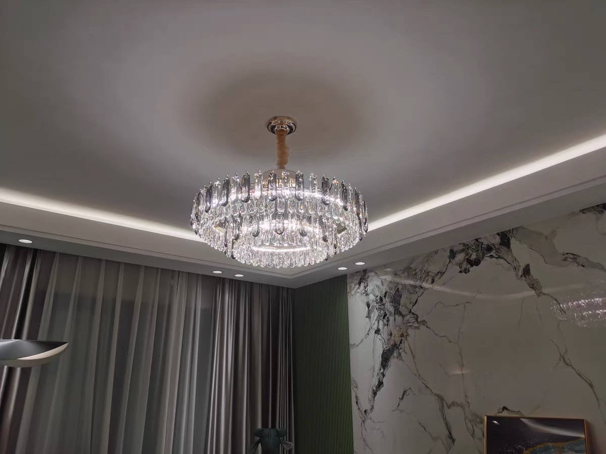 LumaAura krystalltaklampe med gull- eller kromfinish for moderne rom