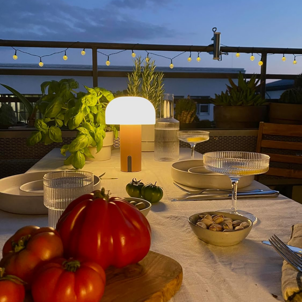 Lámpara de mesa ambiental LED Mushroom para decoración del hogar por Luma
