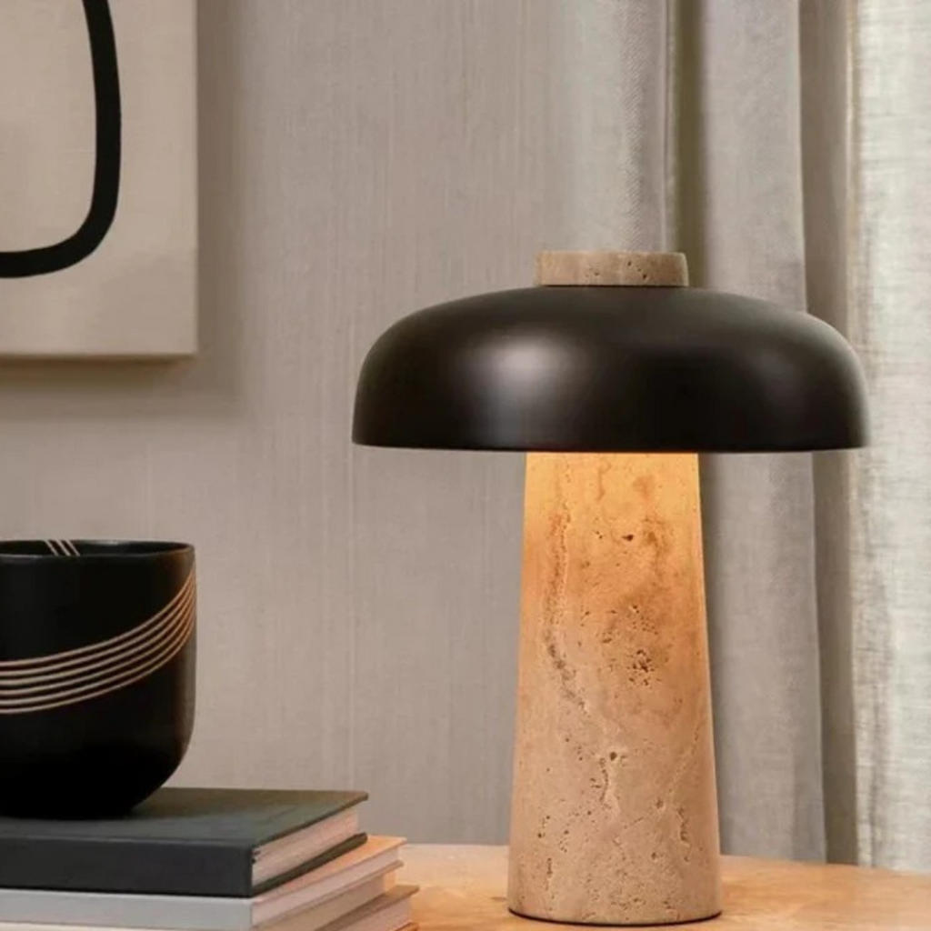 TerraLume Lampada da Tavolo LED Artigianale in Travertino Naturale per Uso da Comodino