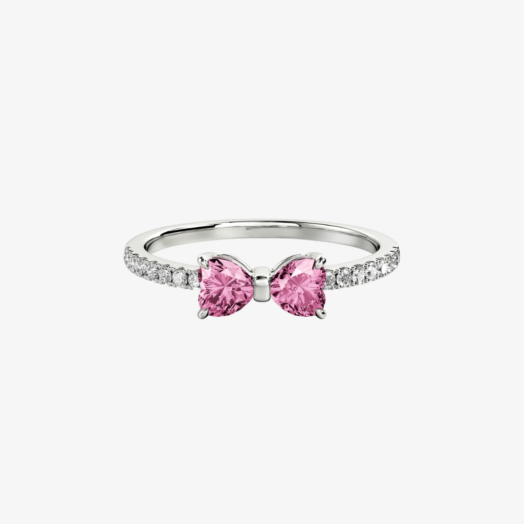 Delikat ring formet som en sløjfe med sølvbånd og pink eller hvide cubic zirconia-sten