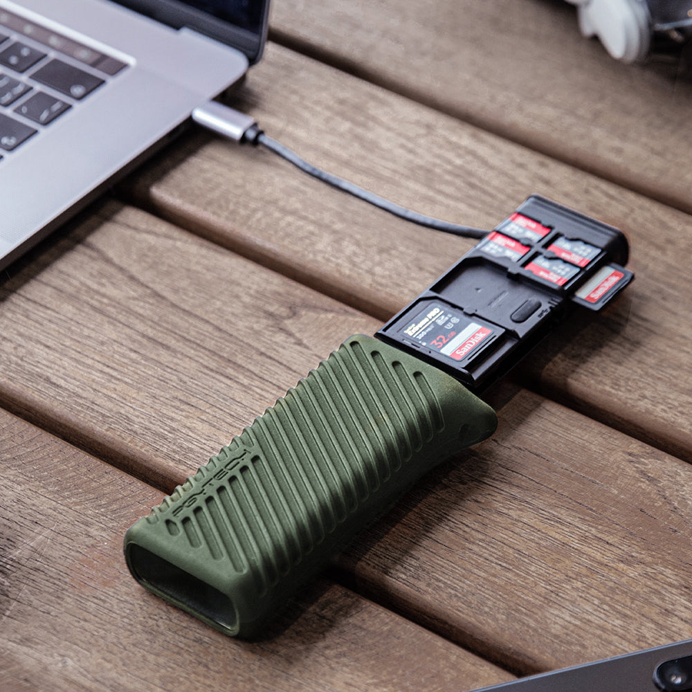 NovaForge Creators Pro Edition Fast Card Reader Organizer Case