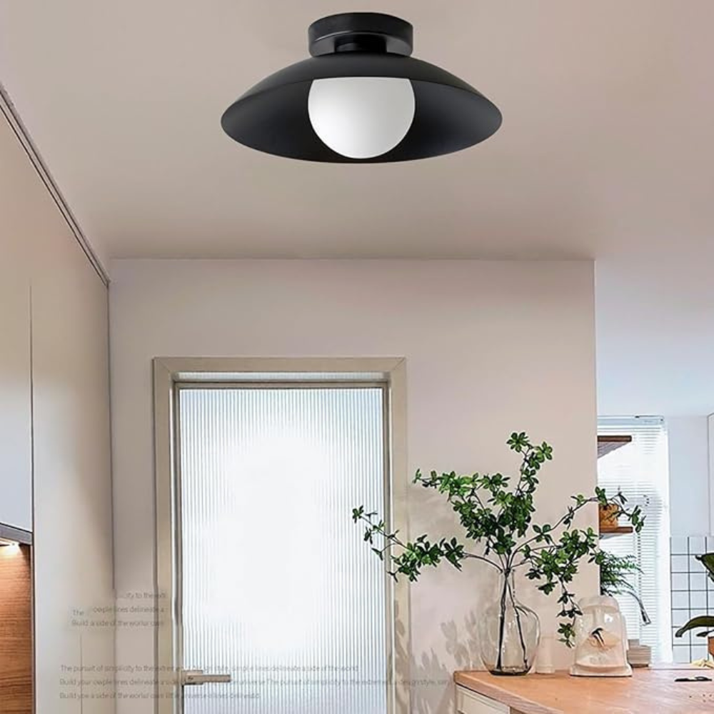 Lampada da soffitto moderna a LED in vetro con base dorata di LumaNova