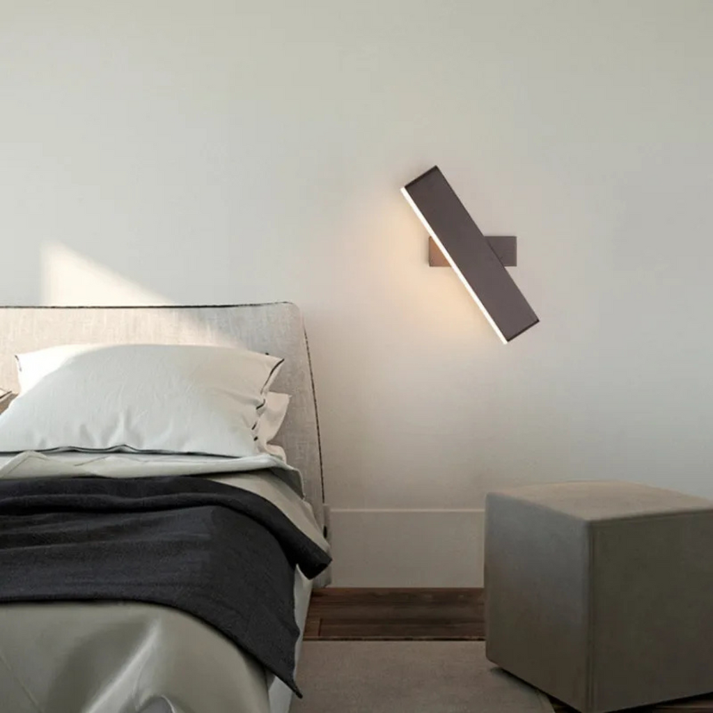 Lámpara de Pared LED Ajustable LumaNova con Cabezal Giratorio para Espacios Interiores