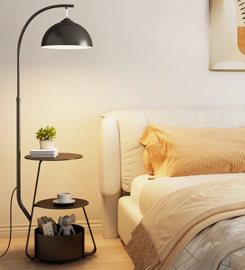 Lampadaire NovaNook avec rangement intégré pour salons