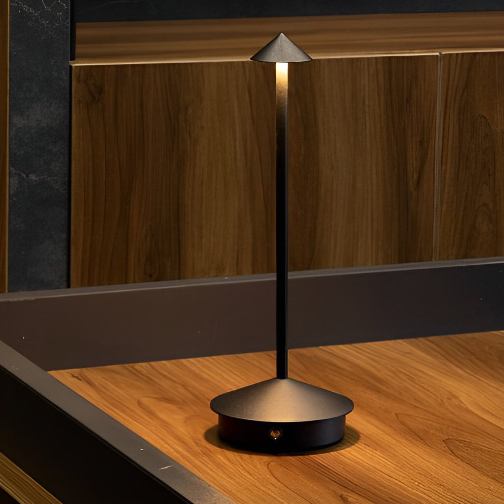 Pina Pro USB bordlampe med justerbar lysstyrke
