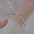 Silberarmband mit eleganten Drehungen für den täglichen Gebrauch und Stil