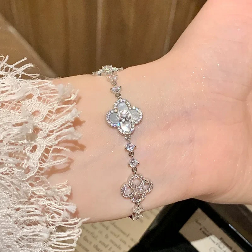 Nova Clover Bracelet With Clover Motif For Everyday Style