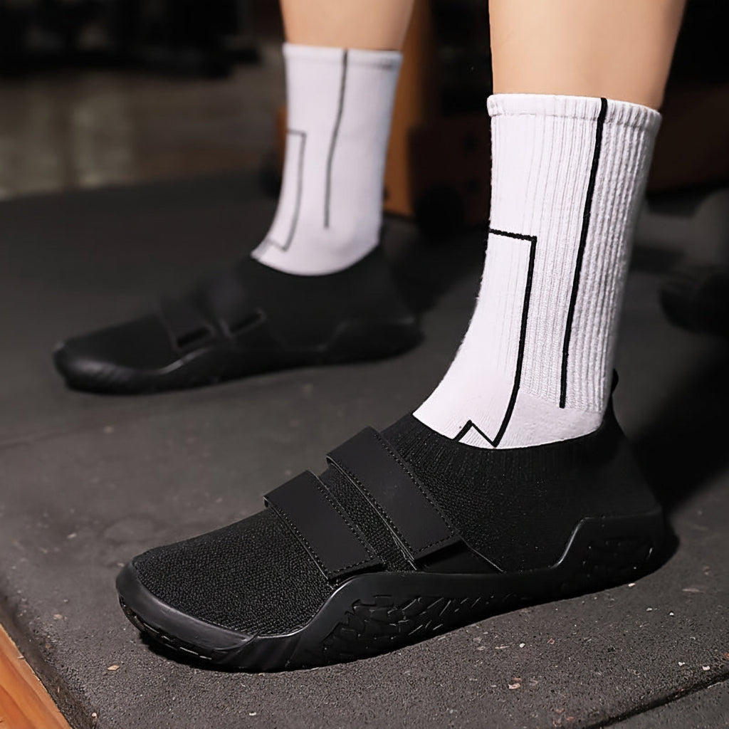 Buty Ironstance z płaską podeszwą do przysiadów i martwych ciągów, stabilność na siłowni
