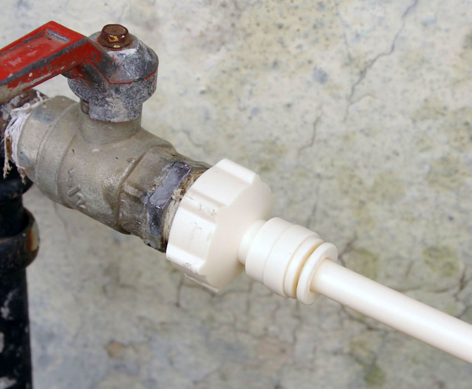 HydroMist Spray Irrigation System For Outdoor Cooling And Gardens