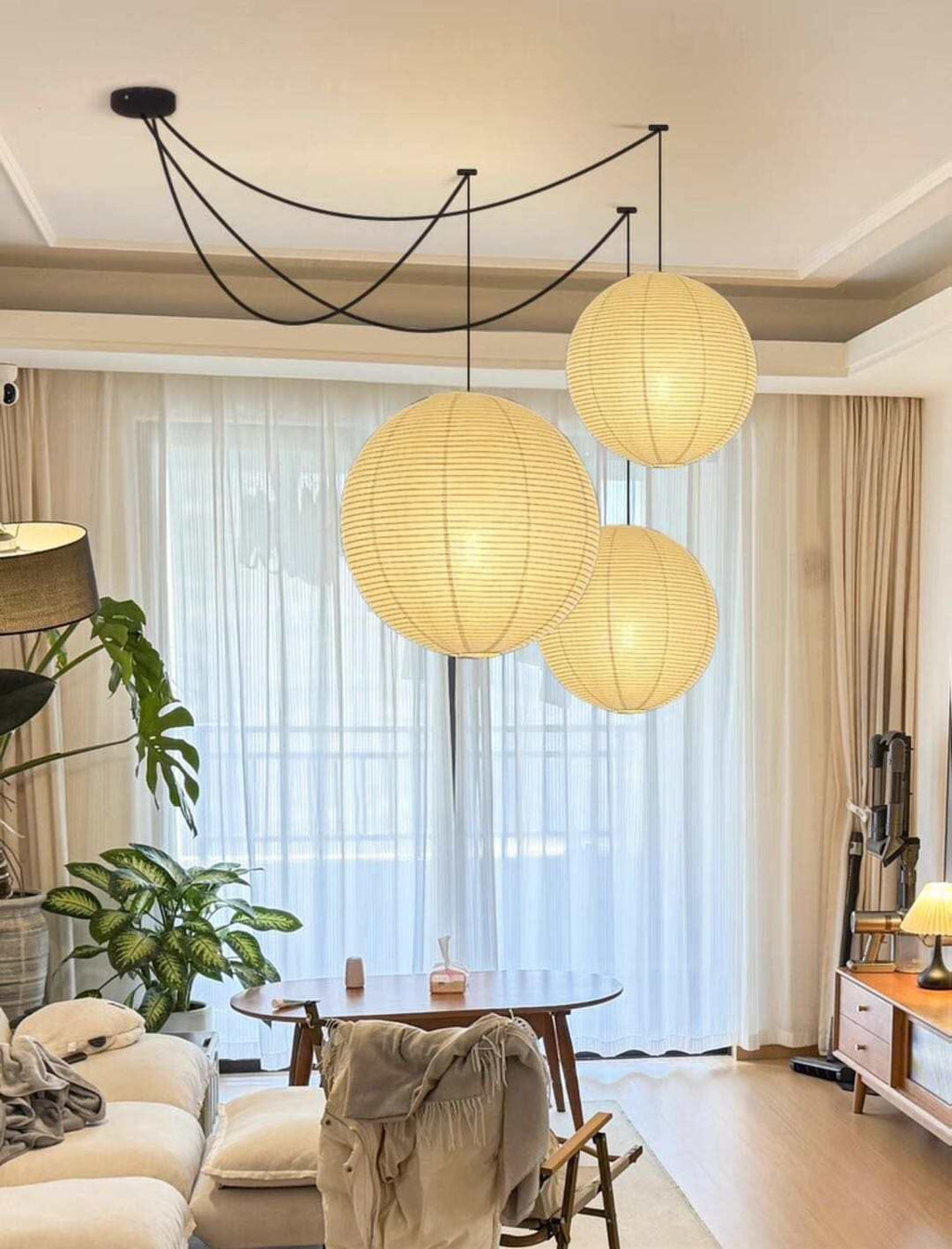 Papirballonlamper med pariserstil til gange og opholdsrum fra Astra Cozy Glow