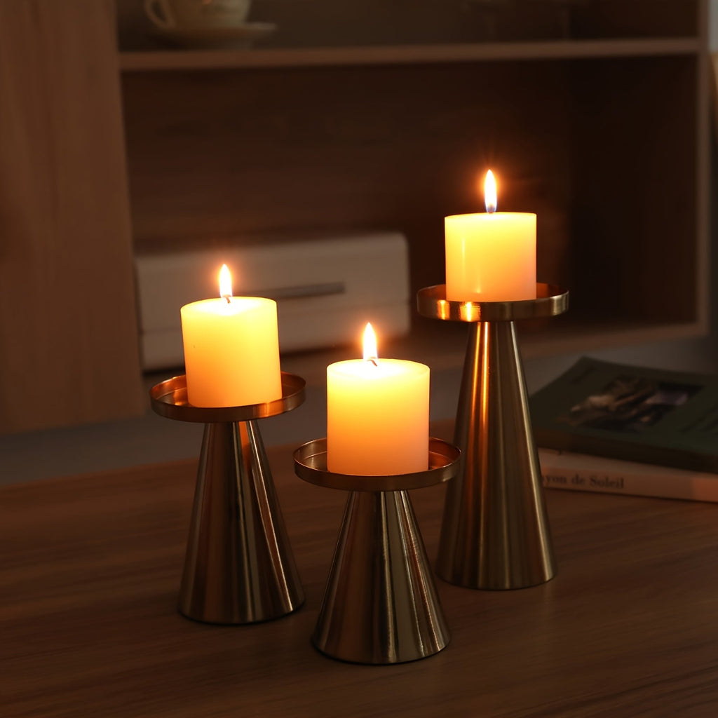 Trio Conica Dreiteiliges Eisen-Kerzenhalter-Set mit konischer Form