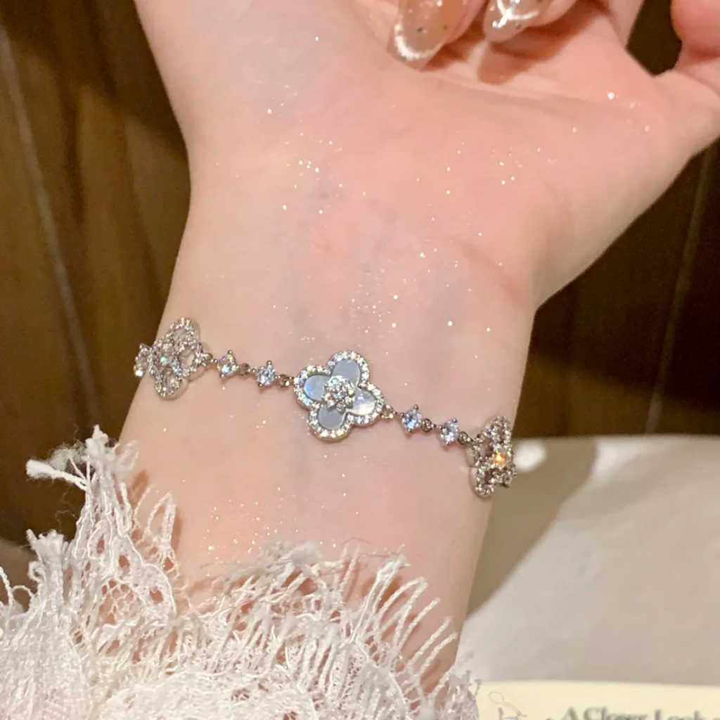 Nova Clover Bracelet With Clover Motif For Everyday Style
