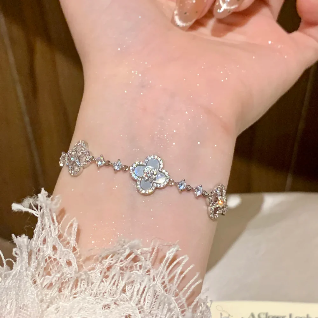 Nova Clover Bracelet With Clover Motif For Everyday Style