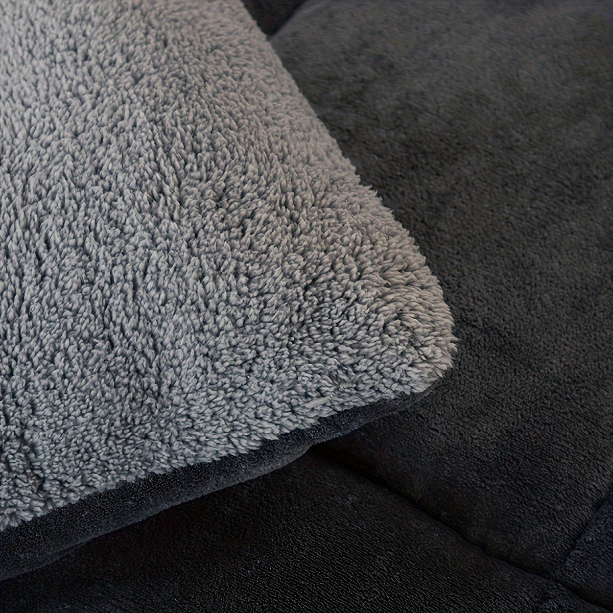 Velvloft Lammfell-Steppdecke mit Karomuster-Design
