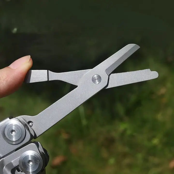 Multiværktøj med ni funktioner til camping og udendørs brug