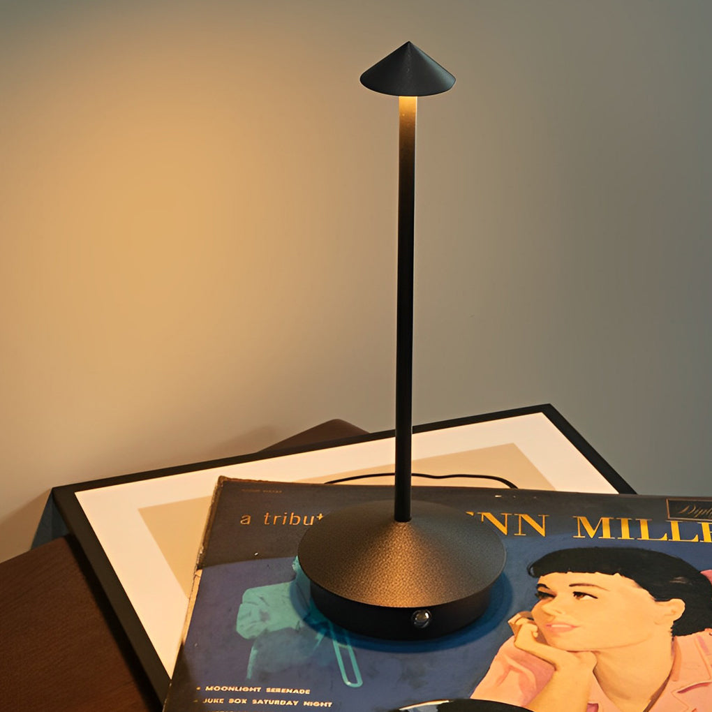 Pina Pro USB bordlampe med justerbar lysstyrke