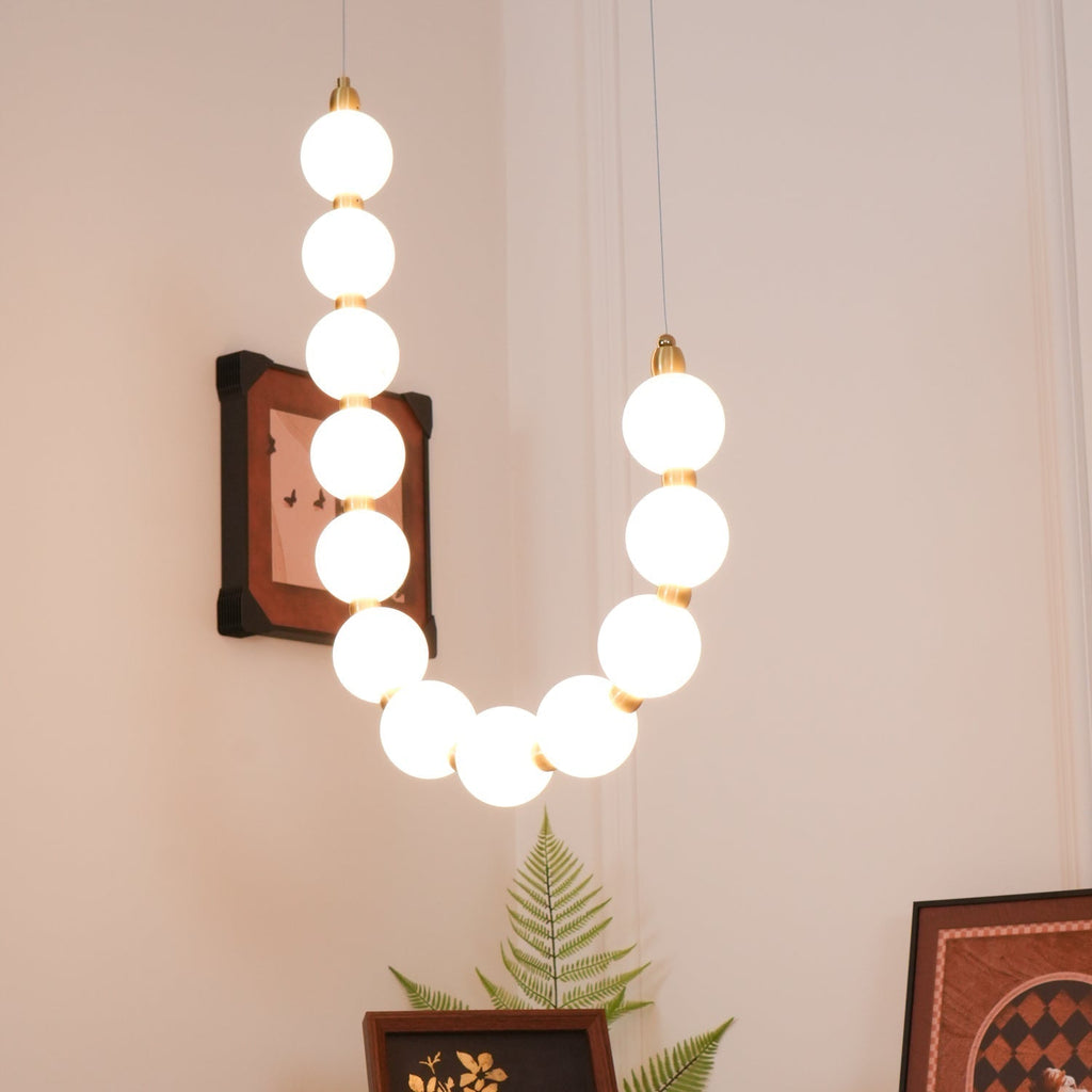 Candelabru Elara cu accente de perlă din alamă și acril