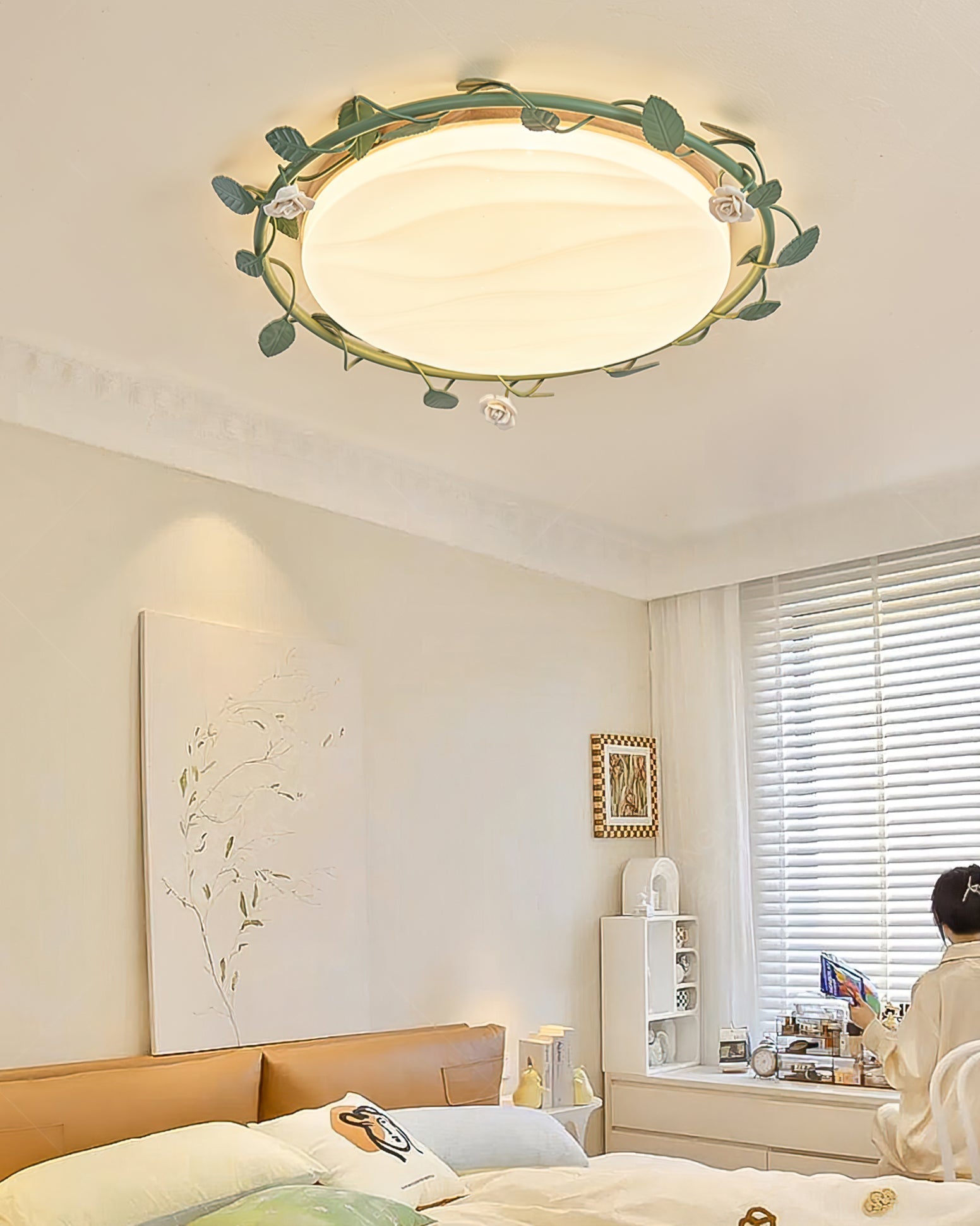 Elora romantische plafondlamp met rozenmotieven en groene accenten geïntegreerde LED-armatuur