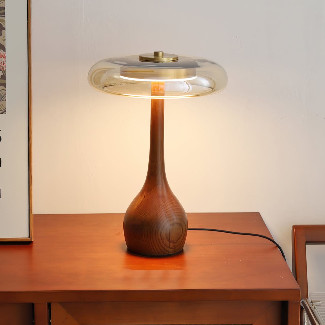 Lampe de table LED Atria en bois et laiton avec lumière d'ambiance tricolore