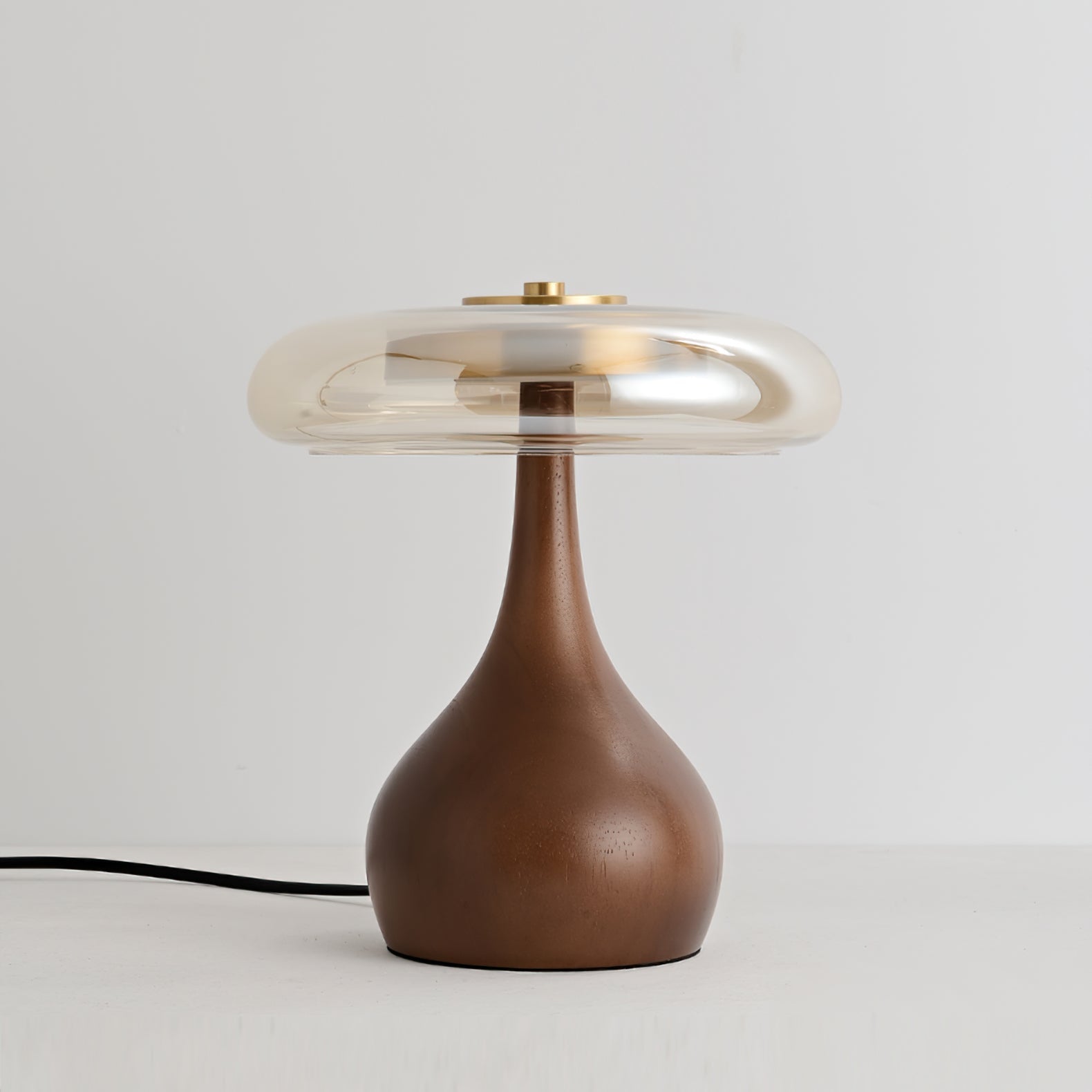 Lampe de table LED Atria en bois et laiton avec lumière d'ambiance tricolore