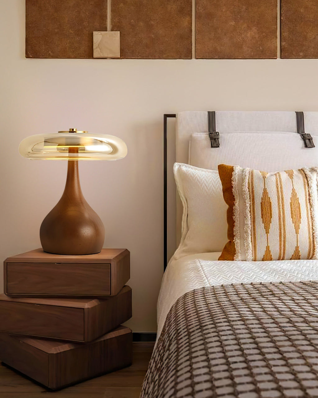 Lampe de table LED Atria en bois et laiton avec lumière d'ambiance tricolore