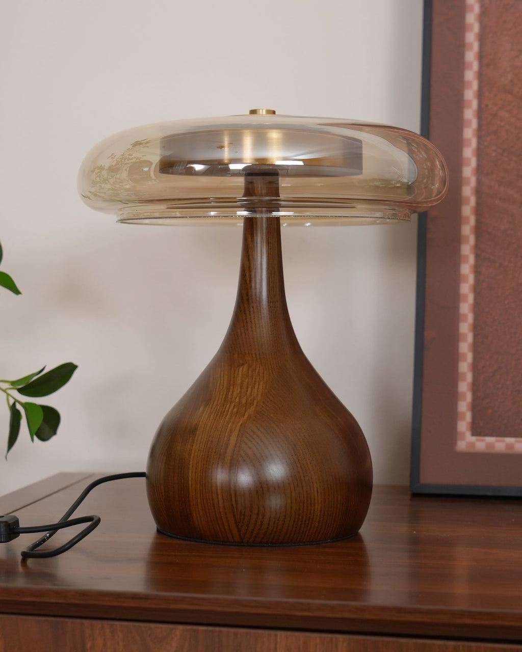 Lampe de table LED Atria en bois et laiton avec lumière d'ambiance tricolore