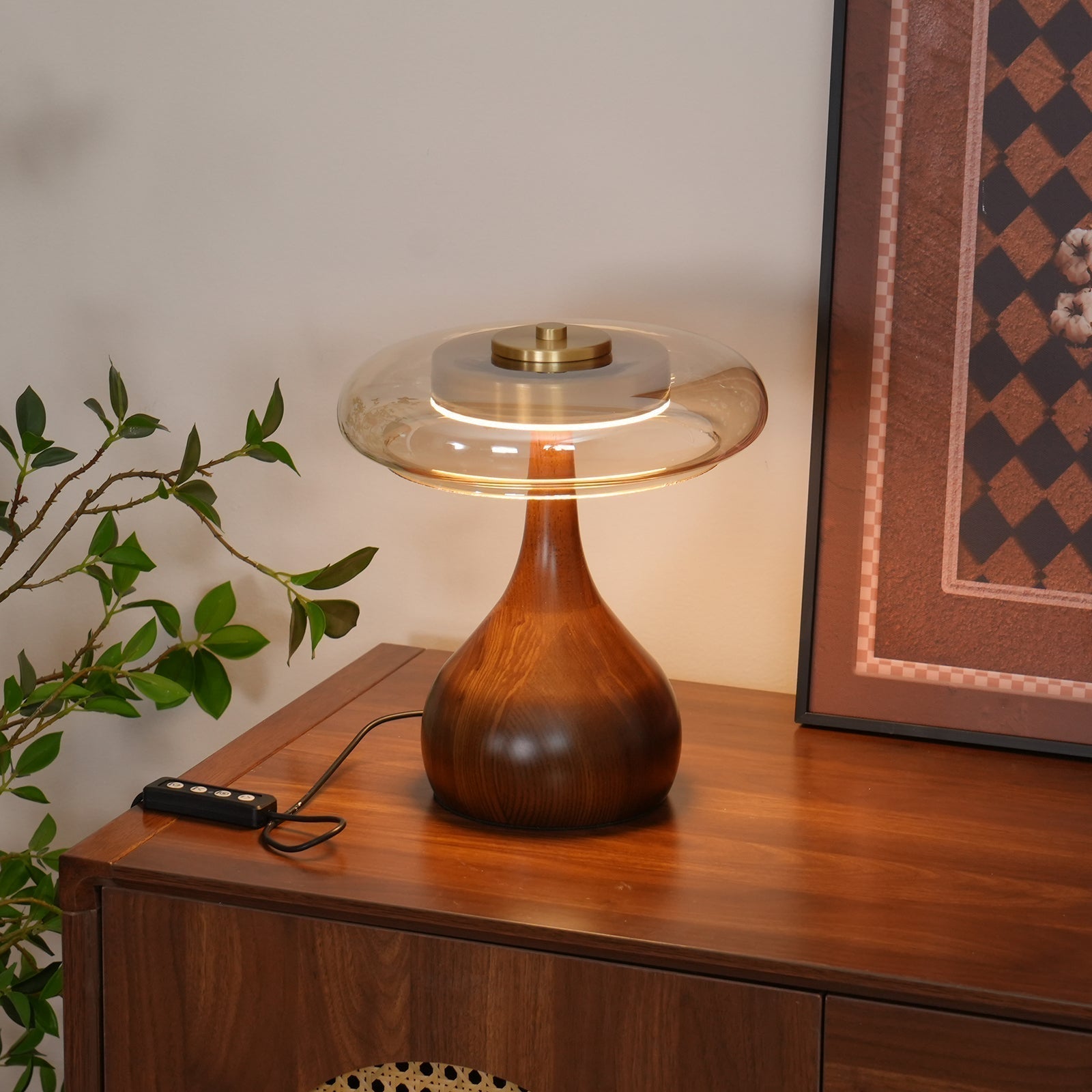 Lampe de table LED Atria en bois et laiton avec lumière d'ambiance tricolore