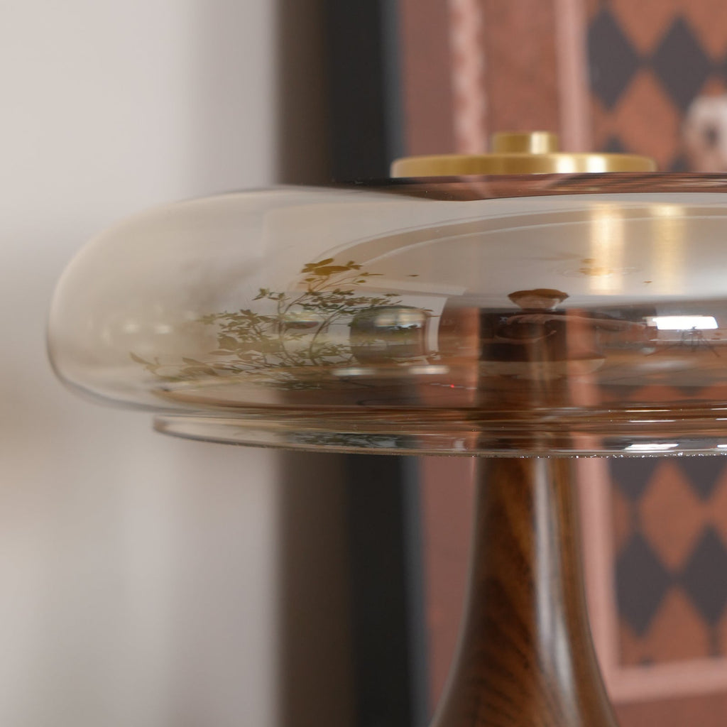 Lampe de table LED Atria en bois et laiton avec lumière d'ambiance tricolore