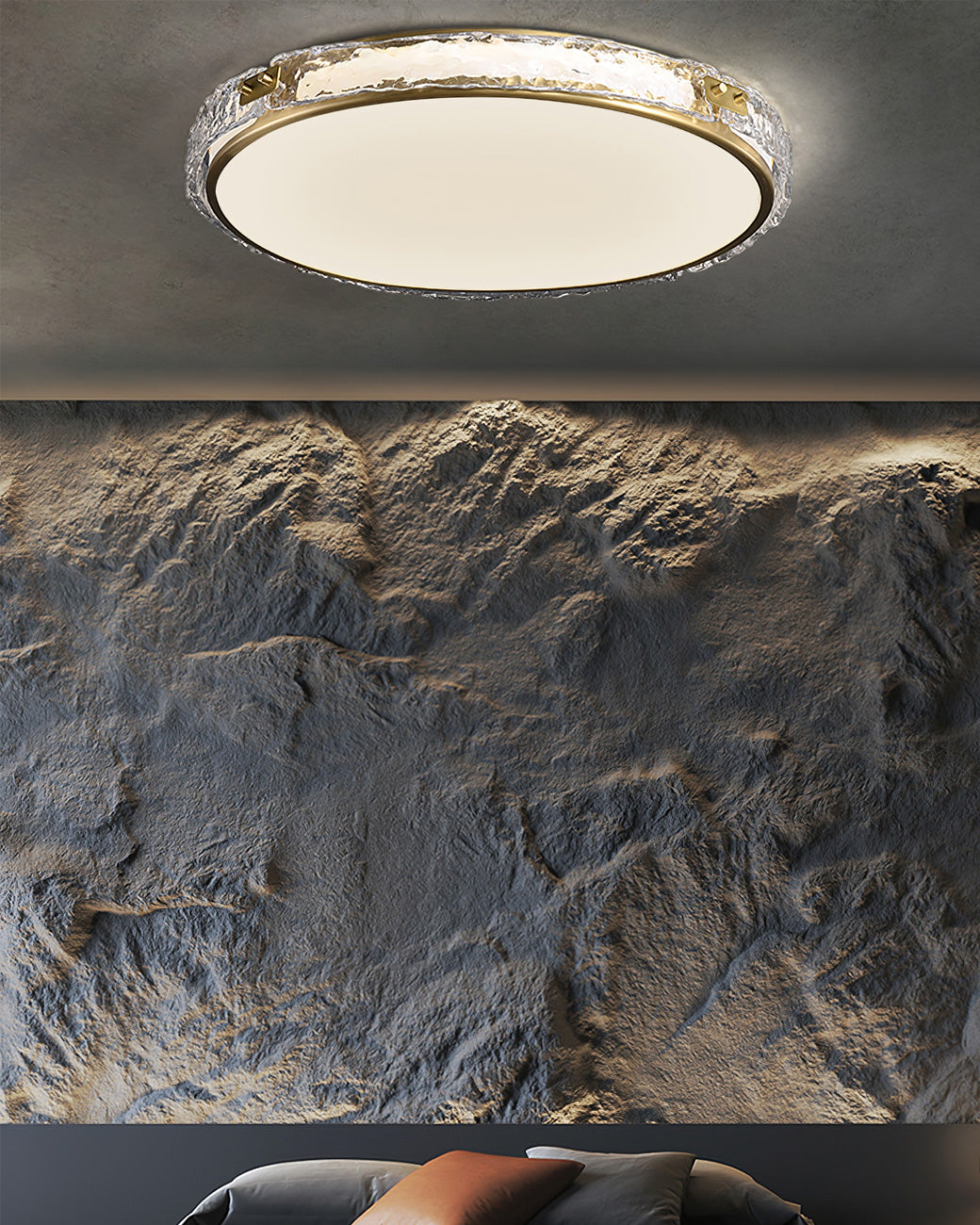 Lampa sufitowa Elara ze szkła w złotym wykończeniu od LumaCraft
