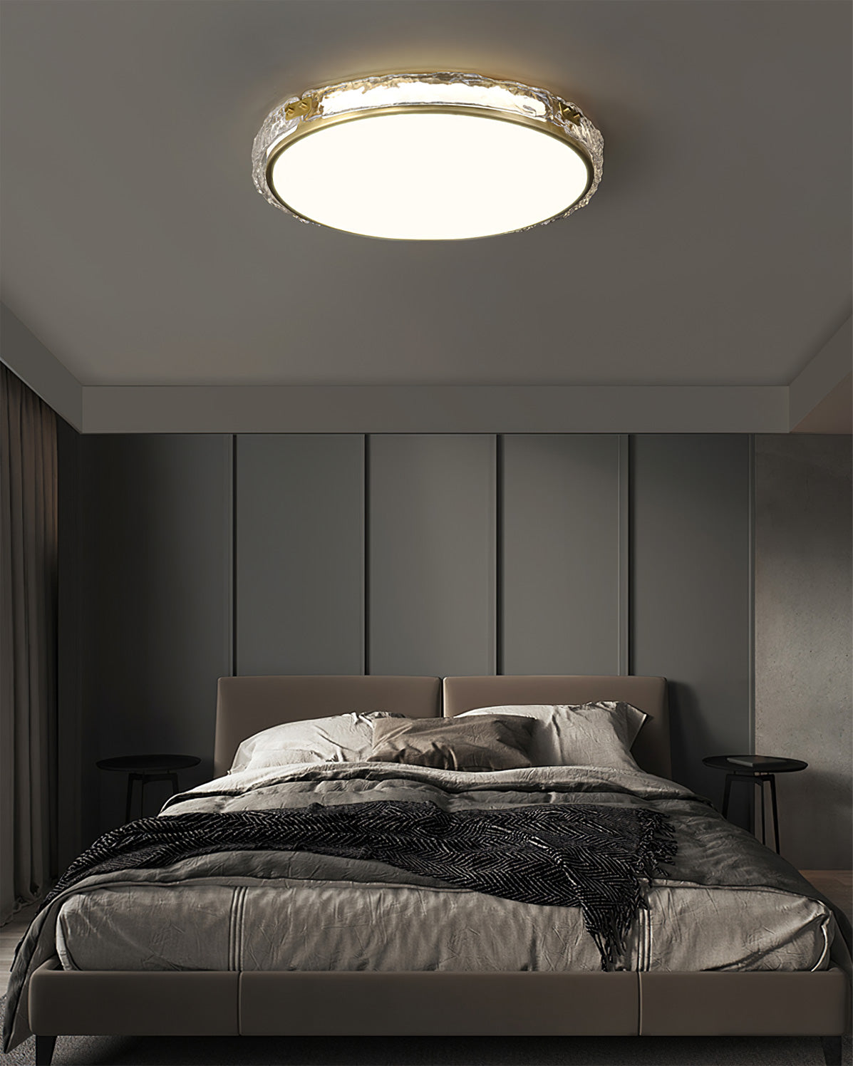 Lampa sufitowa Elara ze szkła w złotym wykończeniu od LumaCraft