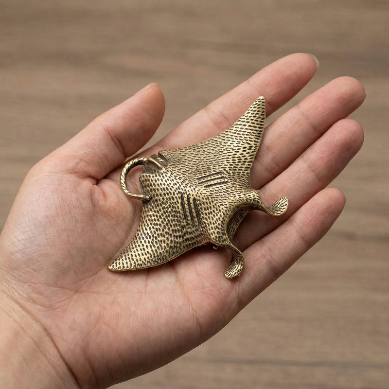Tidalart Mosazná socha rejnoka Manta Přímořský dekor do domácnosti
