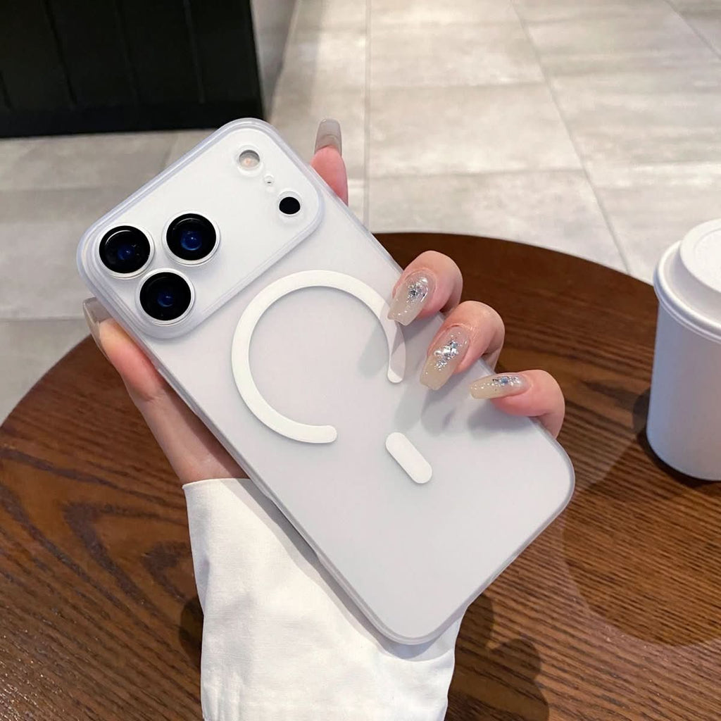 Funda NovaShield MagSafe para iPhone Ultra delgada, transparente, mate y sin costuras para minimalistas