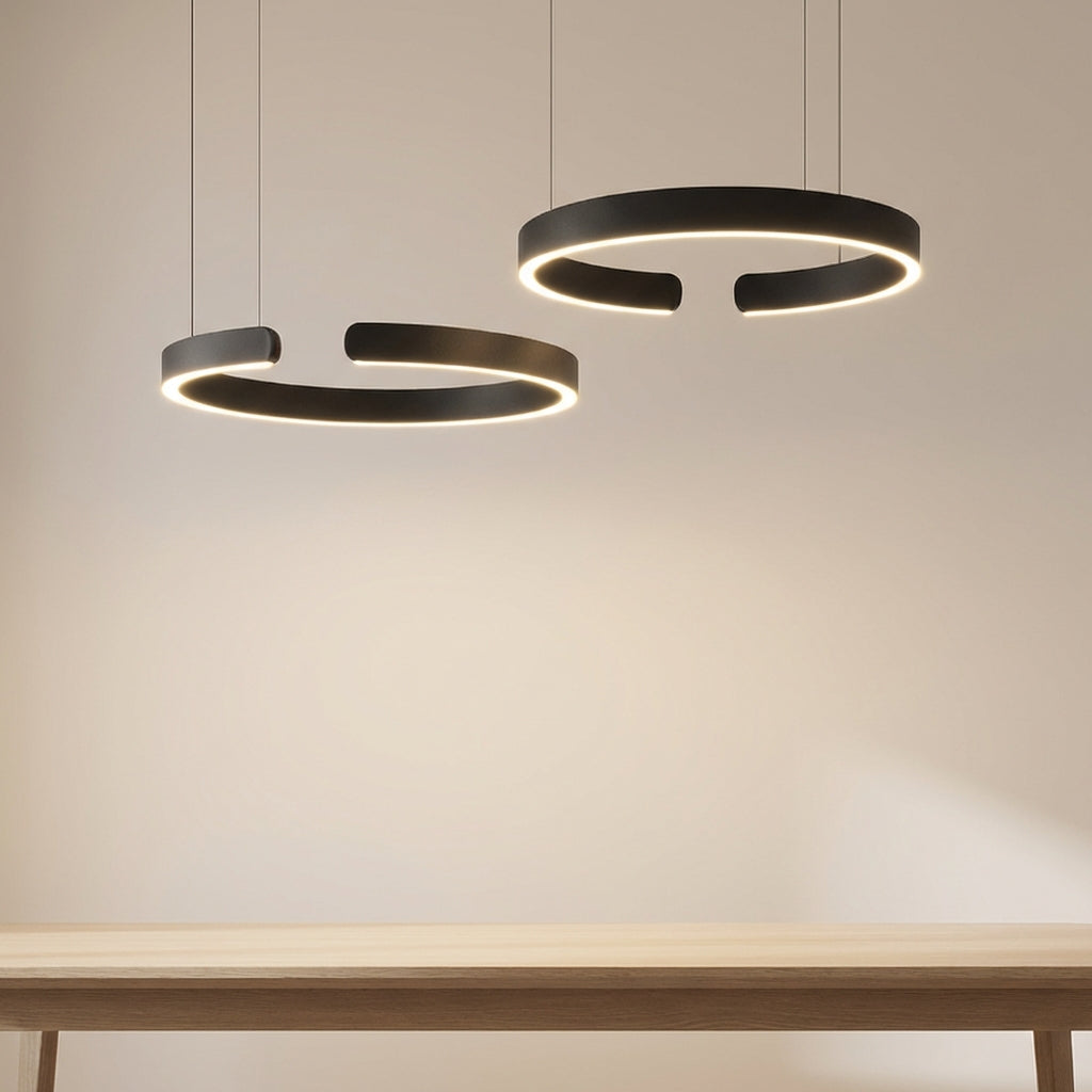 Lampada a sospensione HaloRing con design geometrico moderno