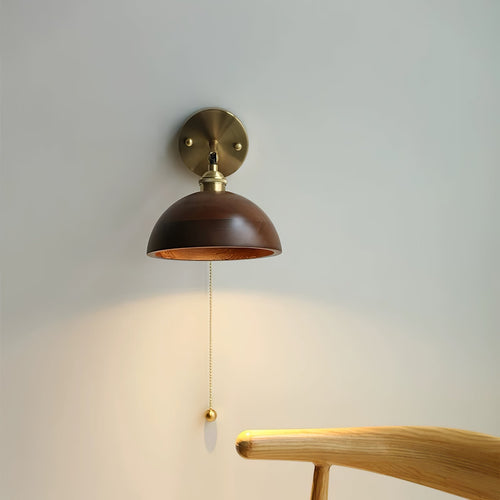 Lámpara de pared de nogal Aurelian con luz LED cálida y aplique nórdico