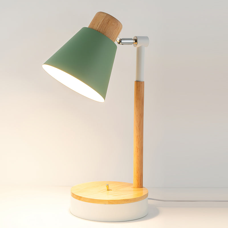 Nexa minimalistická bílá kovová stolní lampa s dřevěným stonkem a pevnou základnou