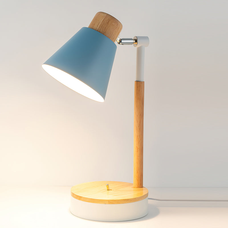 Nexa minimalistická bílá kovová stolní lampa s dřevěným stonkem a pevnou základnou