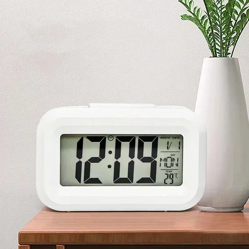 Ceas deșteptător digital LED compact NovaTime Mini cu funcție de amânare, pentru toate vârstele